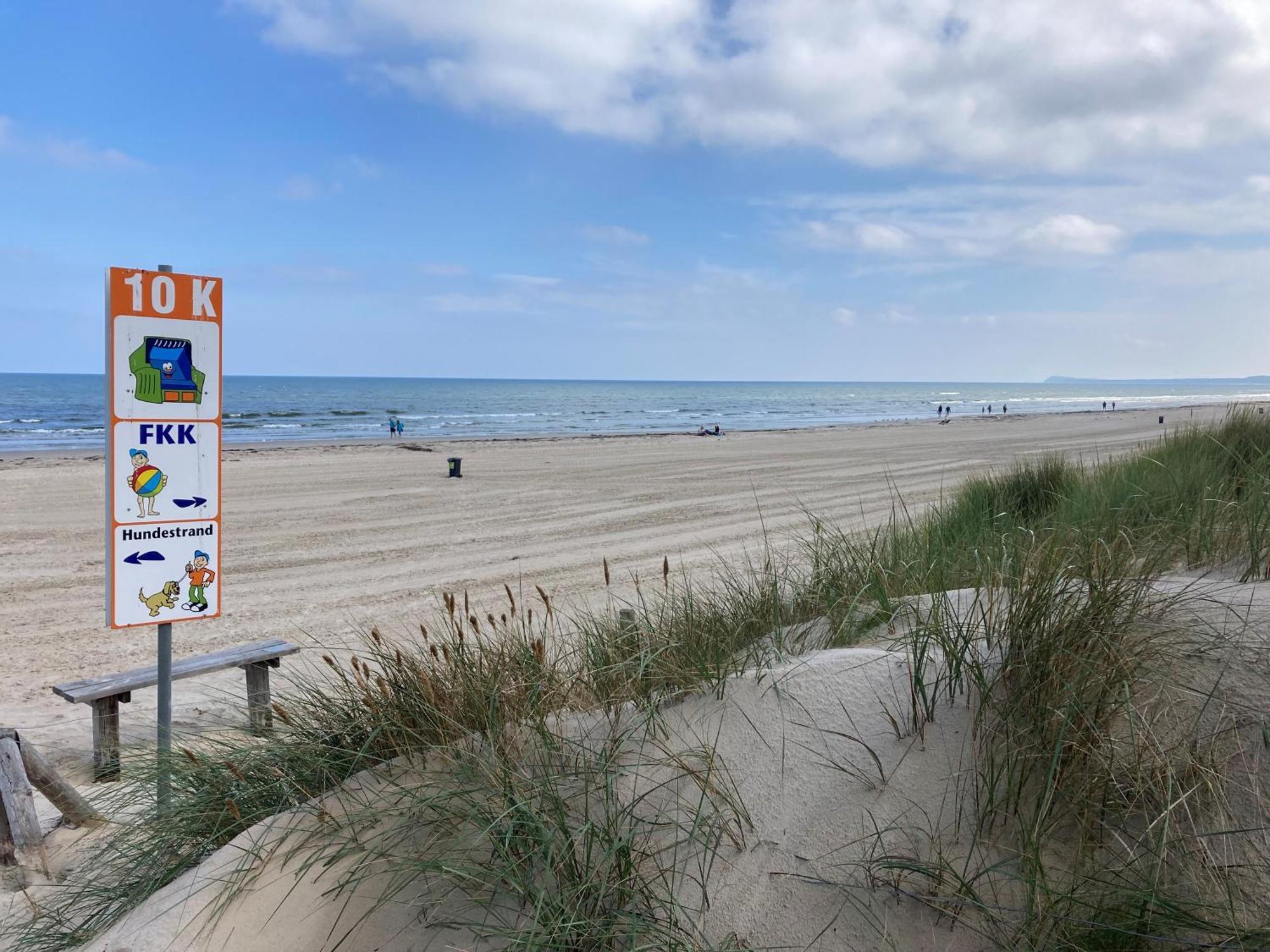 Reet Am Strand Mit Hund Karlshagen 外观 照片